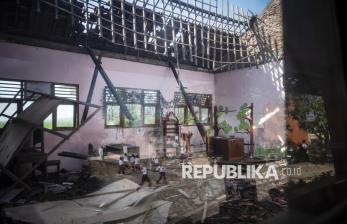 Ruang Kelas Ambruk, Siswa SD Negeri Tanggirejo Terpaksa Belajar Bergiliran