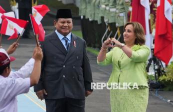 In Picture: Gesture Cinta Presiden Peru saat Disambut Siswa SD di Istana Merdeka