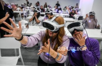 In Picture: Menjajal Pengalaman Menikmati Konser Virtual Reality Grup K-Pop BTS