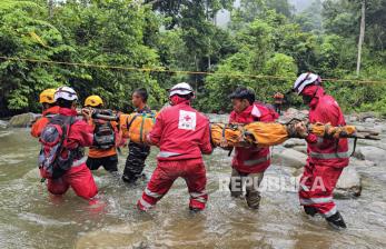 In Picture: Seluruh Korban Longsor Tambang Emas Ilegal di Solok Berhasil Dievakuasi