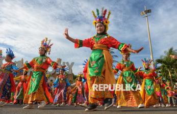 Aksi Ribuan Penari Meriahkan Gelaran Semarak Nandak Ondel-ondel Betawi