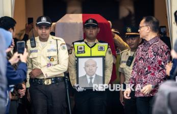 Pegawai Kemenlu RI Beri Penghormatan Terakhir untuk Zetro Leonardo Purba