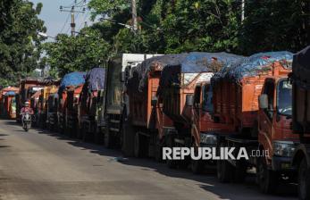 Zona 4A TPST Bantargebang Ditutup, Antrean Truk Sampah Mengular Hingga 8 Kilometer