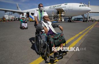 375 Jamaah Haji Asal Tulungagung Tiba di Bandara Juanda Surabaya