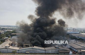 Pabrik Tekstil di Cikarang Kebakaran, Asap Hitam Membumbung Tinggi