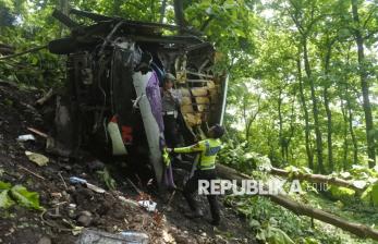 Bus Terjun ke Jurang di Situbondo, 7 Penumpang Luka-luka
