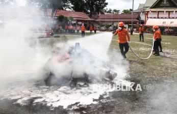 In Picture: BPBD Palangka Raya Uji Coba Cairan Busa dari Jepang untuk Pemadaman Karhutla