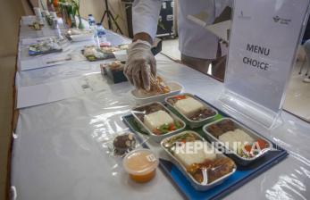 In Picture: Ini Menu Makanan Jamaah Calon Haji di Pesawat