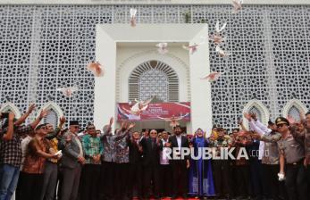Pelepasan Burung Merpati Tandai Peringatan 20 Tahun Perjanjian Damai Aceh 