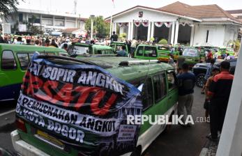 Sopir Angkot Geruduk Balai Kota Bogor, Tolak Penertiban Armada Tua