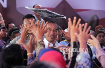 In Picture: Antusiasme Warga Dumai Saat Dikunjungi Jokowi