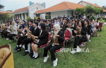 Penampilan Kesenian Angklung di Penutupan Muskitnas MUN 2024