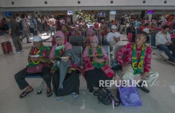 In Picture: Umroh Dongkrak Jumlah Penumpang di Bandara Adi Soemarmo