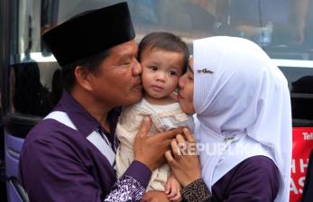 In Picture: Keberangkatan Calon Jamaah Haji Provinsi Bali ke Surabaya