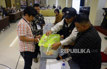 Penghitungan Suara Pemilu Tingkat Kota di Makassar