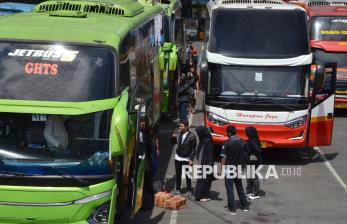 In Picture: 106 Armada Bus AKAP Disiagakan di Terminal Cicaheum untuk Musim Mudik Lebaran