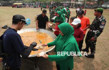 Meriahkan HUT ke-81 RI, Ribuan Porsi Tongseng Ayam Dibagikan Gratis untuk Warga
