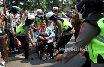 39.228 Calon Jamaah Haji Berangkat Melalui Embarkasi Surabaya