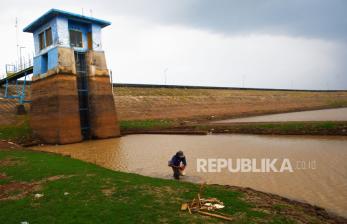 Waduk Dawuhan Mengering, Volume Air Menyusut 80 Persen dari Total Kapasitas