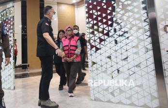 In Picture: Kejagung Tahan 2 Tersangka Kasus Korupsi Pengadaan Chromebook