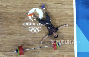 In Picture: Aksi Lifter Rizki Juniansyah Saat Raih Medali Emas Angkat Besi Olimpiade