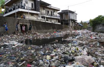 In Picture: Kalimati Dipenuhi Sampah Rumah Tangga Di Ternate