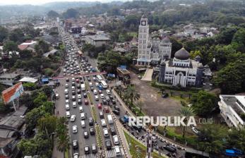 Libur Panjang, Jalur Wisata Puncak Bogor Dipadati Kendaraan