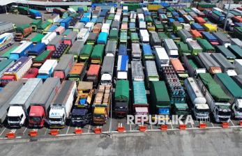 Kapal Sulit Sandar, Antrean Truk Mengular hingga 5 Kilometer di Pelabuhan Ketapang