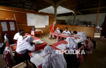 SDN 1 Gorontalo Gunakan Masjid untuk Proses Belajar Mengajar