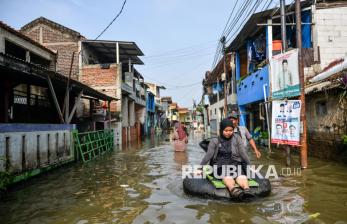 In Picture: Dayeuhkolot Terendam Banjir Lagi, Ribuan Warga Terdampak