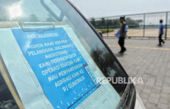 Angkot Jaklingko Remuk Tabrak Tiang di Sunter