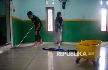 Pejuang Mushola Ajak Warga Bantargebang Wujudkan Rumah Ibadah yang Bersih