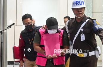 In Picture: Kejagung Tahan Ketua Buzzer Cyber Army Terkait Kasus Perintangan Penyidikan