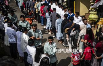 Indahnya Toleransi, Warga Lintas Agama Bersilaturahmi Saat Perayaan Waisak