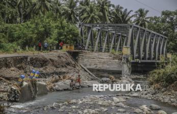 Jembatan Penghubung di Halmahera Utara Putus Akibat Banjir