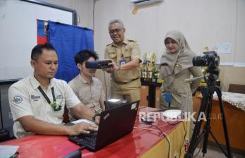 In Picture: Sudin Dukcapil Jakarta Selatan Rekam Data 258 Siswa SMAN 37