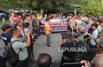 In Picture: Warga Aceh Selatan Gelar Aksi Tolak Kedatangan Imigran Rohingya