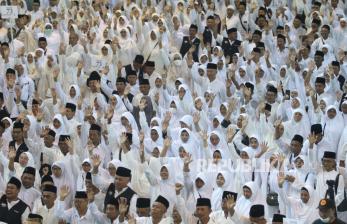 In Picture: 1.137 Jamaah Calon Haji Kediri Ikuti Upacara Pelepasan Menuju Tanah Suci