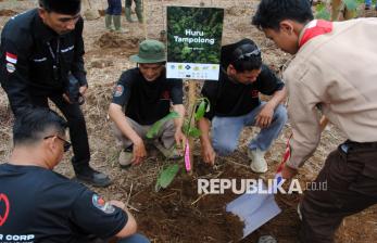 Aksi Penanaman Pohon Sambut Hari Sumpah Pemuda