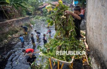Keren! Anak-Anak di Palembang Pilih Bersihkan Sungai daripada Tawuran