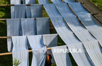 Terkendala Faktor Cuaca, Produksi Pembuatan Kain Pel di Bandung Anjlok Hingga 50 Persen