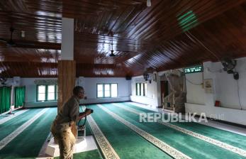 Mengunjungi Masjid Tua Peninggalan Kesultanan Buton 