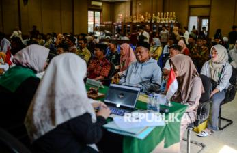 Senyum Pasutri Lansia Ikuti Sidang Isbat Nikah di Banten