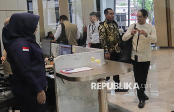 Nadiem Makarim Datangi Kejagung untuk Pemeriksaan Kasus Korupsi Chromebook, Cuma Senyum ke Jurnalis