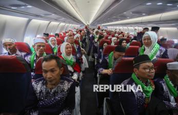 In Picture: 423 Jamaah Calon Haji Kloter Pertama Kalsel Terbang ke Madinah
