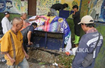 Pengolahan Sampah Jadi Kompos