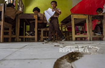 In Picture: Bangunan SDN Cijakan 3 Rusak Terdampak Pembangunan Tol Serang-Panimbang