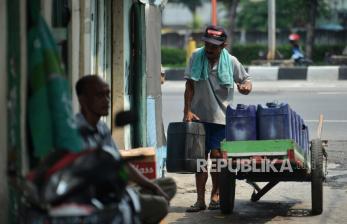 Geliat Penjual Air Bersih di Pademangan