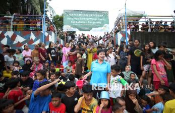 In Picture: Ratusan Warga Ikuti Tradisi Keramas Bareng di Bantaran Sungai Cisadane