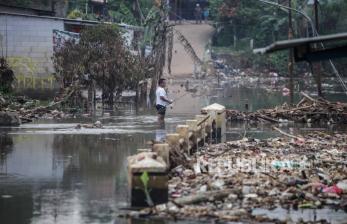 In Picture: Tak Ada Penanganan, 5 Bulan Kampung Bulak Terendam Banjir